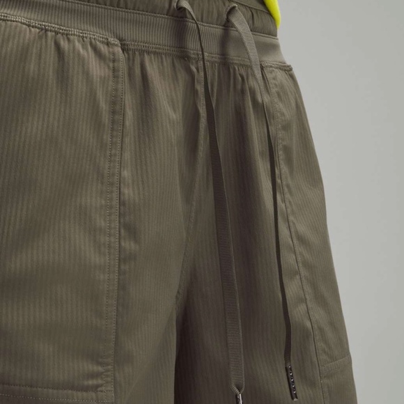 Lululemon Dance Studio High-Rise Short 3.5" Army Green - Picture 5 of 9